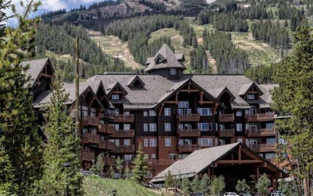 Luxury 2 Bedroom Ski in, Ski out One Ski Hill Residence Located at the Base of Peak 8 with Outdoor Plaza