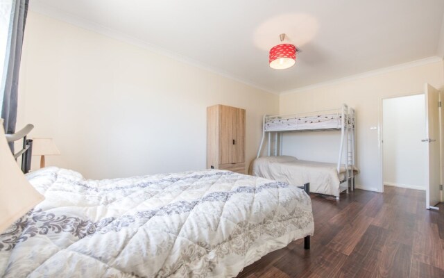 The Oasis - 6 Turnberry Drive, Links Lady Bay