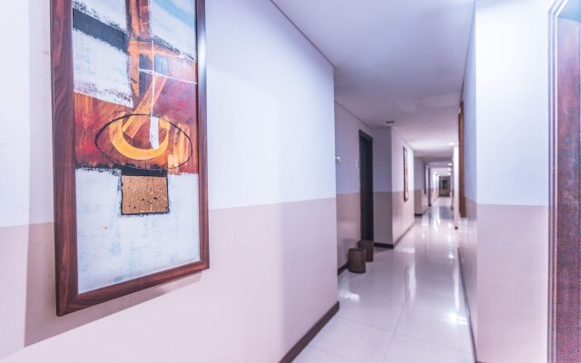 OYO Life 1437 W Residence