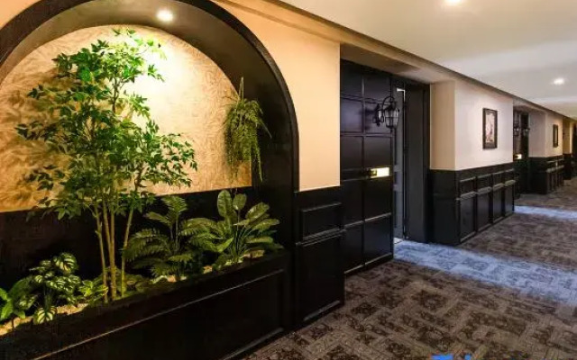 Joyful Riverside Hotel