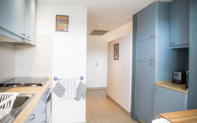 B06 - Top-Floor Marina Club 2 Bed Apartment