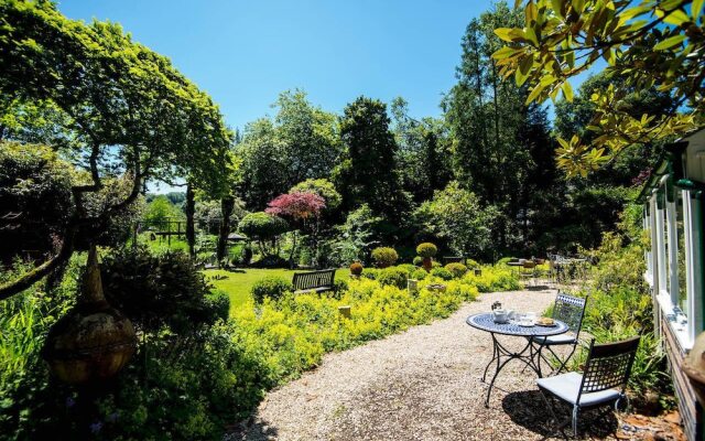 The Cors Country House