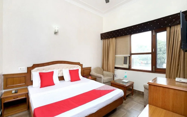 Hotel Paras By OYO Rooms