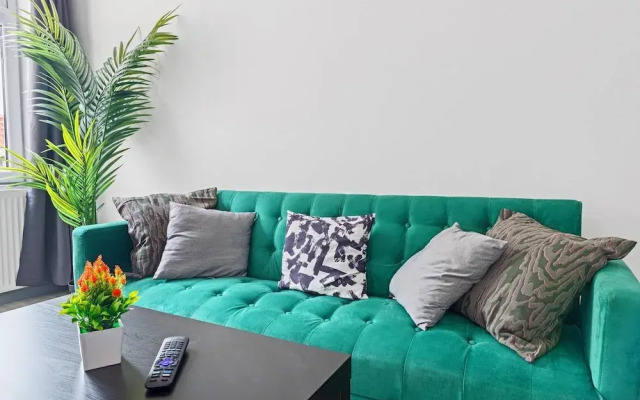 3br-sleeps8-parking-wifi-closestation