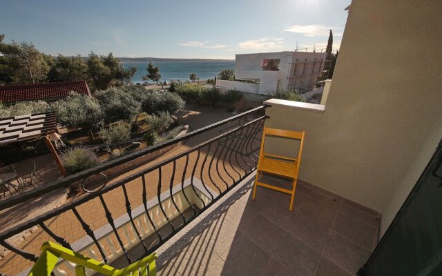 Charming Apartment Directly on the Sea, Whirlpool and Sauna, Beautiful Garden