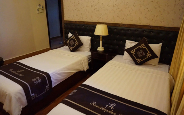 Charming Riverside Hotel