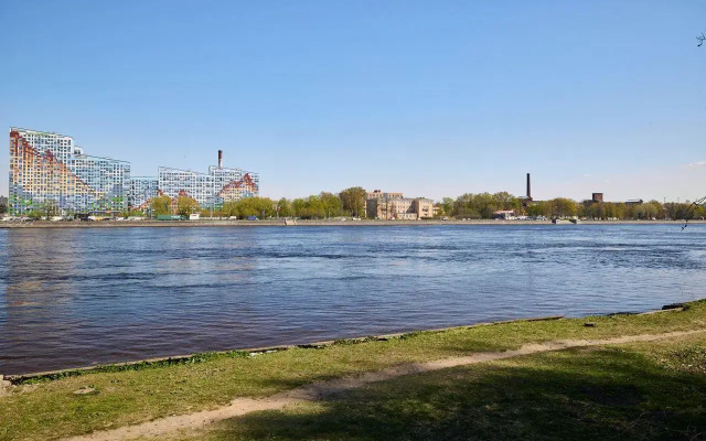 Two cities on Obukhovskaya Oborona Avenue 123a