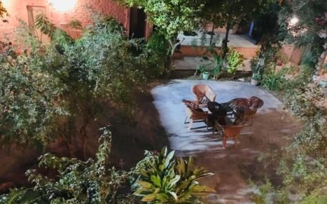 saffron guest house & hostel