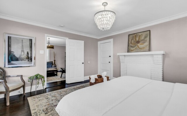 Bright and Modern Close to Everything