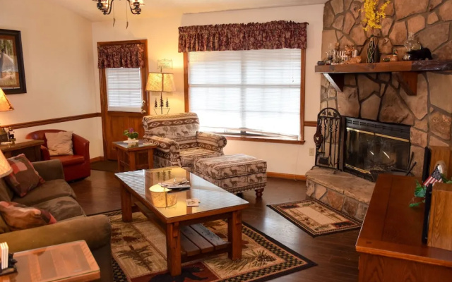 COUNTRY SPRING - 2 Br Cabin