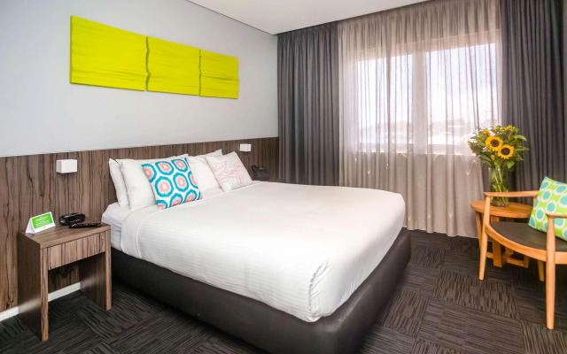 ibis Styles The Entrance