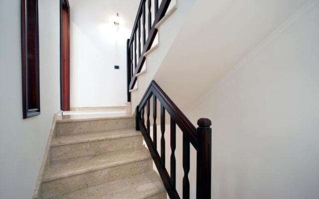 L'Arco Tra I Sentieri