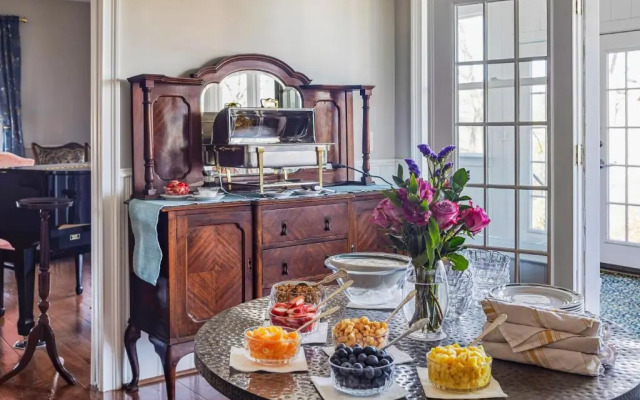 Stone Mountain Manor