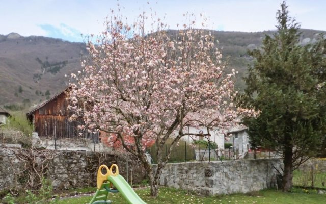 House With 5 Bedrooms in Verthier Doussard, With Wonderful Mountain Vi