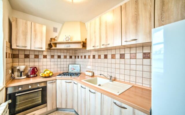 Charming Villa Only 10 Minutes Drive From the sea