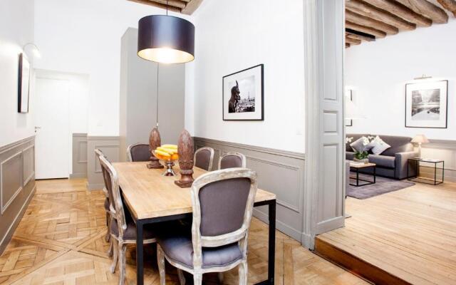 Luxury 2 Bedrooms Le Marais I By Livinparis