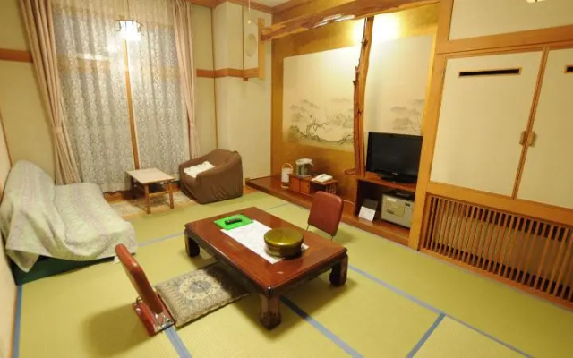 Showa Retro Spa Hotel Takasago Onsen – Guest Rooms – Asahikawa