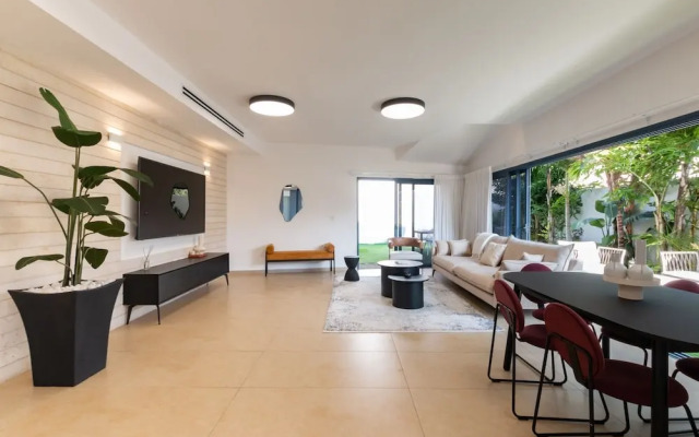 Huge Pampering Villa 5 BR with Jacuzzi