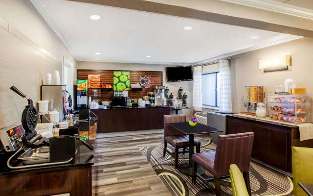 La Quinta Inn & Suites by Wyndham Houston Baytown East