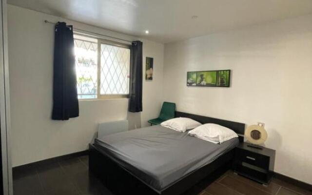 Spacieux F2 climatisé proche de la mer