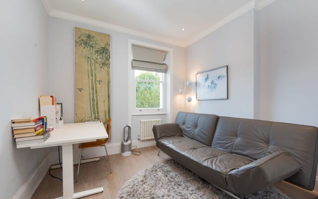 Stunning Maida Vale Apartment Near Regents Canal by Underthedoormat