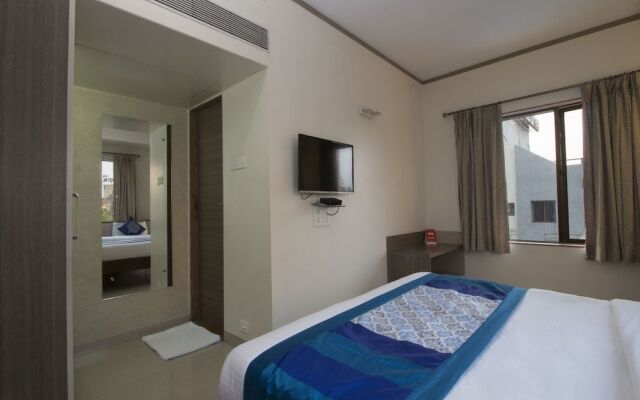 OYO 3716 Hotel Kapil Residency