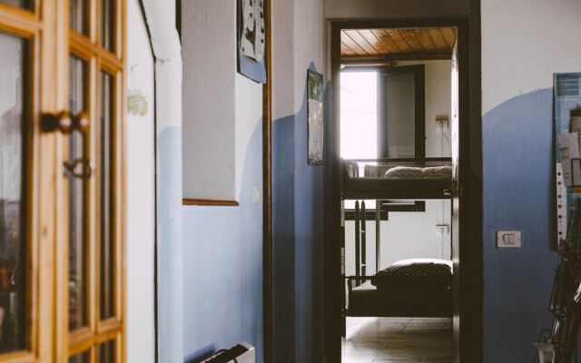 Blue Canary Hostel - Adults Only