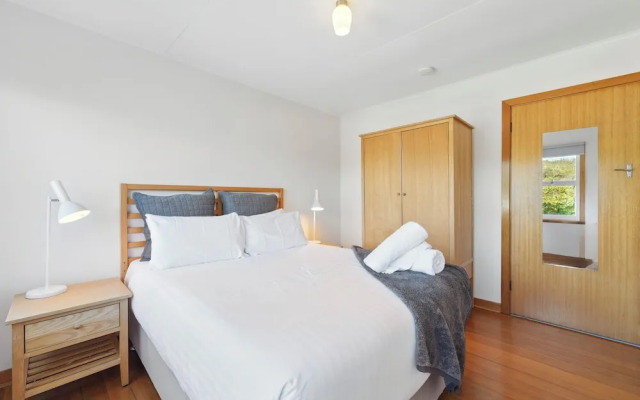 Coningham Beach House - 3 Bedrooms