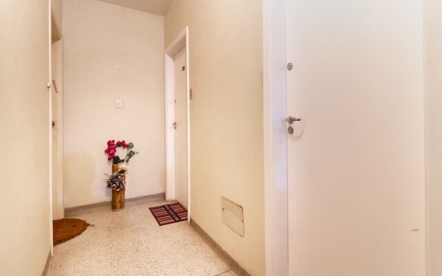 Amplo apartamento no centro, 2 quadras do metrô