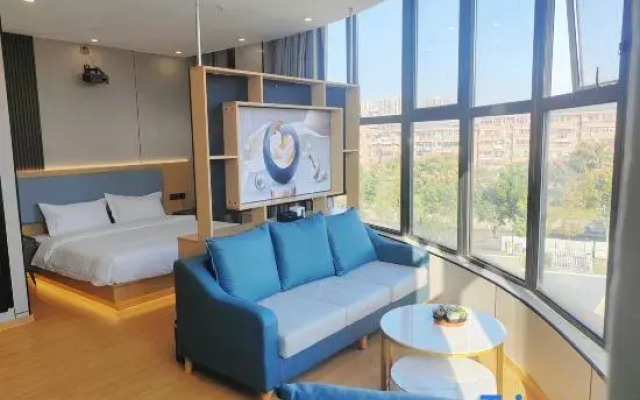 Zhiyueju Intelligent Hotel (Nanjing Tianyin Avenue Xinting Road Branch)