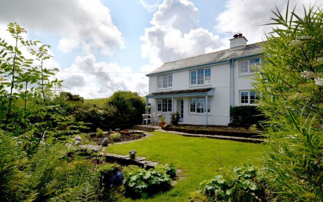 Spacious Holiday Home in Ilkerton With Garden