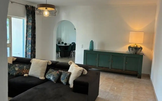Inviting 4-bed Villa in Guia