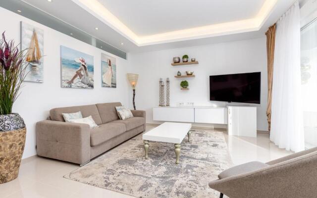 Fortuna 37 - Luxury Apartment with AC and Pool
