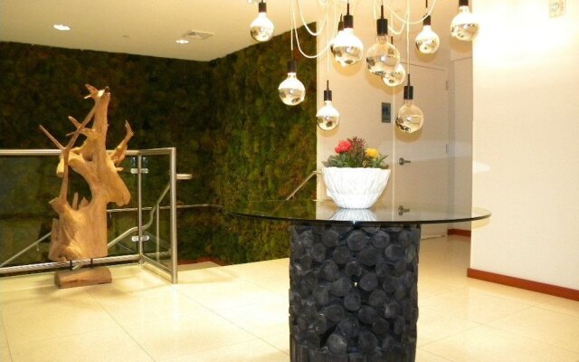 Suite Life Miami at The Monte Carlo