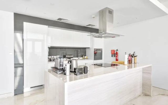 Contemporary 2 BR in Bluewaters Island