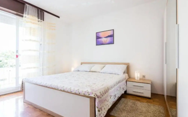 Stylish Two Bedroom Apartment Retreat With Balcony in Zadar