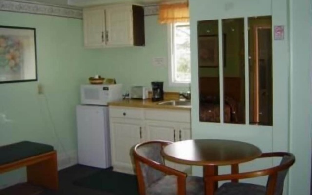 Twin Peaks Motel Napanee