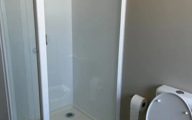 Spacious 2BR Home in the Suburbs