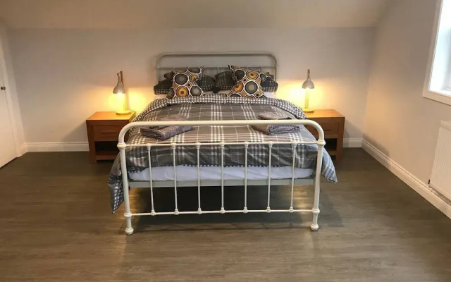 High Specification Coach House, Ebford
