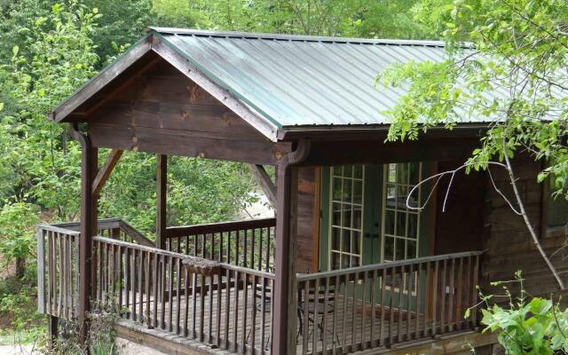 Engadine Inn & Cabins