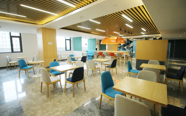 Holiday Inn Express Haining City Center