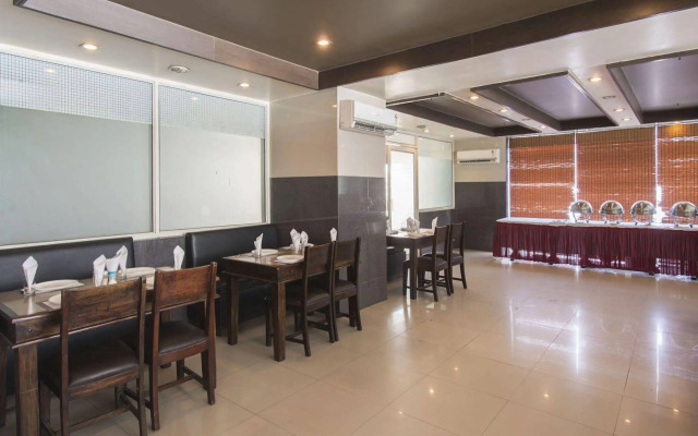 OYO 2048 Hotel Le Grand