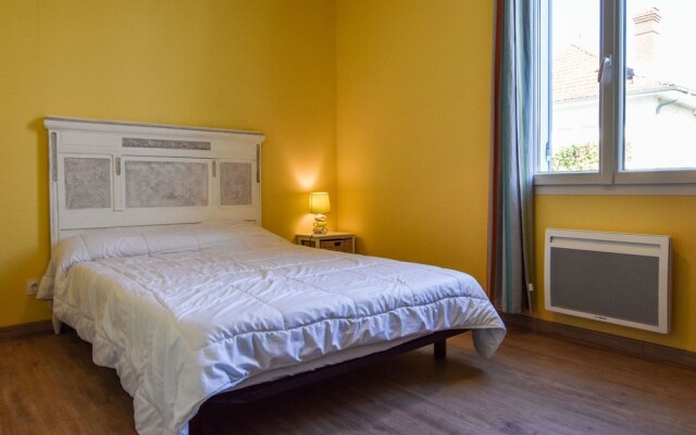 Charming Holiday Home in La Teste-de-buch With Swimming Pool