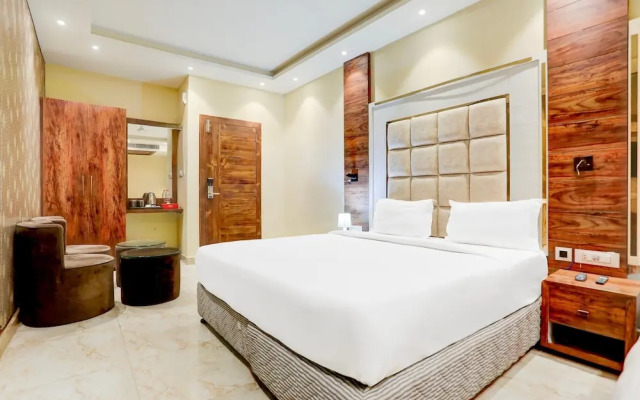 Luxurious Family Retreat With Pool in Patna