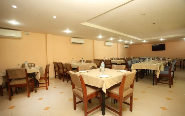 Capital O 494 Hotel Kitchen Hut
