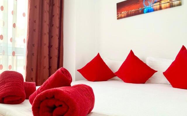 Big & Cosy Apartment with 3 double beds by Evelyn Apartments