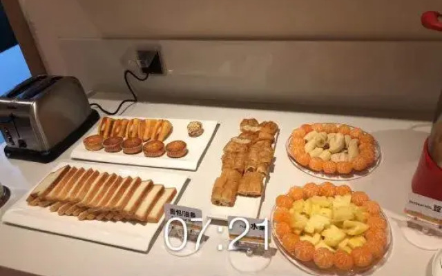 City Comfort Inn Hotel (Liuzhou Wuling Liutai Road)