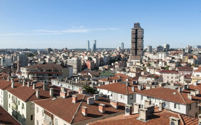 Central Flat With City View and Terrace in Sisli