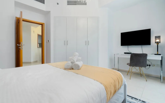 GLOBALSTAY. Marina Residences. Pool, Gym