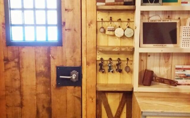 Smallloghouse